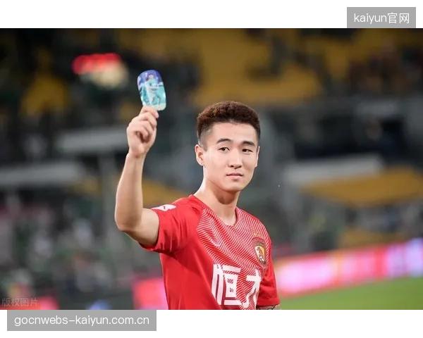 成都蓉城防线球员在身高上不占优势，面对力量型远射时，身体封堵的成功率和面积均显不足。